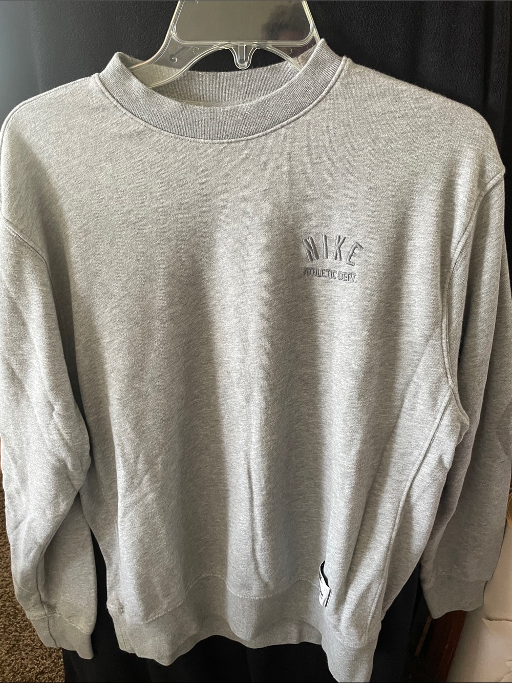 Nike Men’s Light Gray Crewneck Pullover Sweatshirt